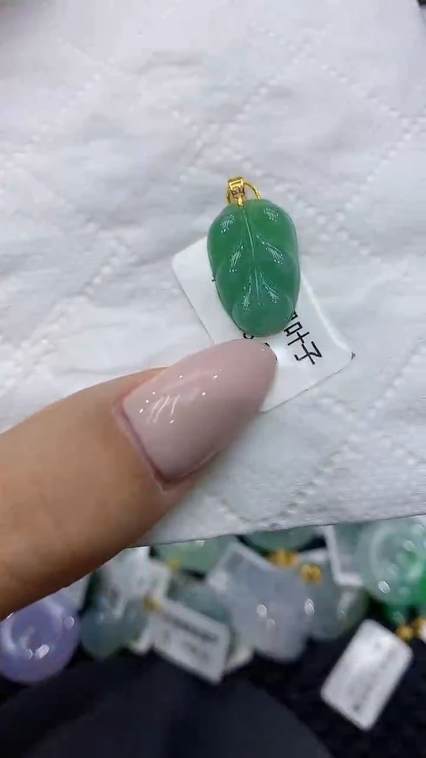 颈饰18K金镶嵌翡翠111111111111