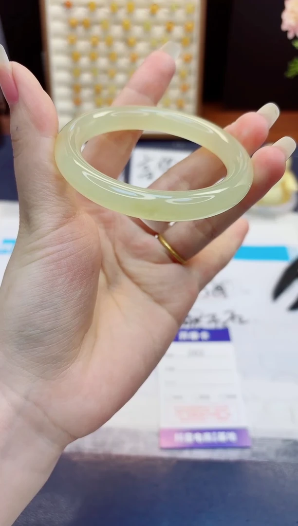 未镶嵌手镯石英质玉202-美人条晴水-圈口53