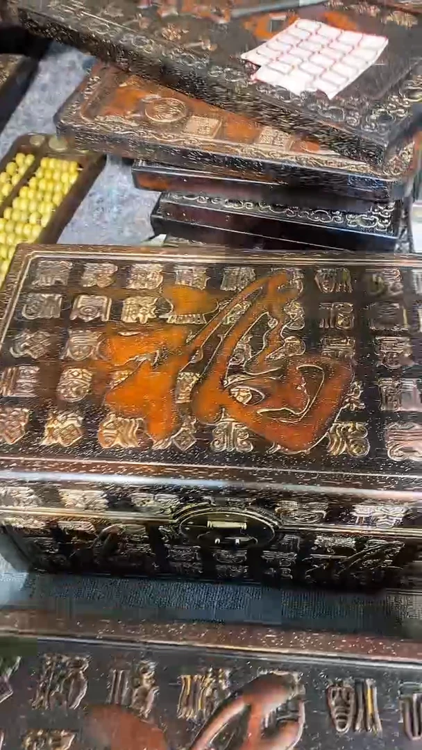 木木雕款木****天大箱子一个