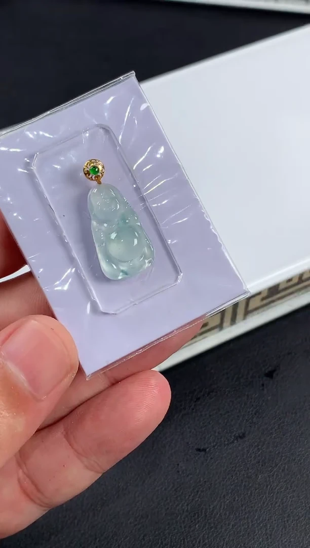 颈饰18K金镶嵌翡翠知*翡翠