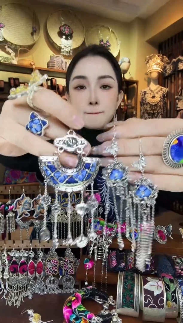 刺绣非遗刺绣民族风吊坠