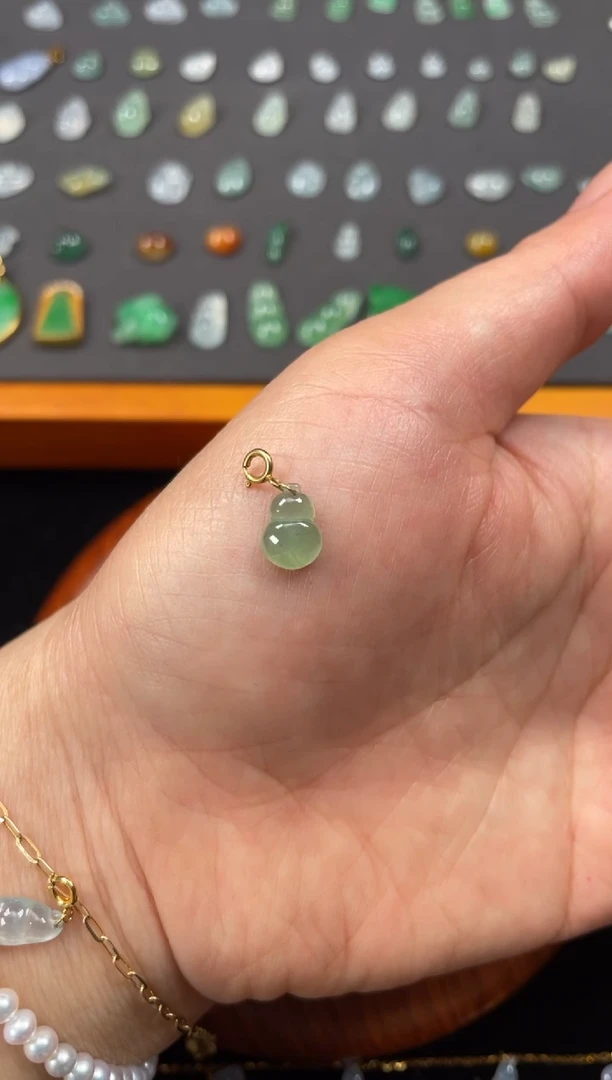 吊坠(不含链)18K金镶嵌翡翠一个JK709