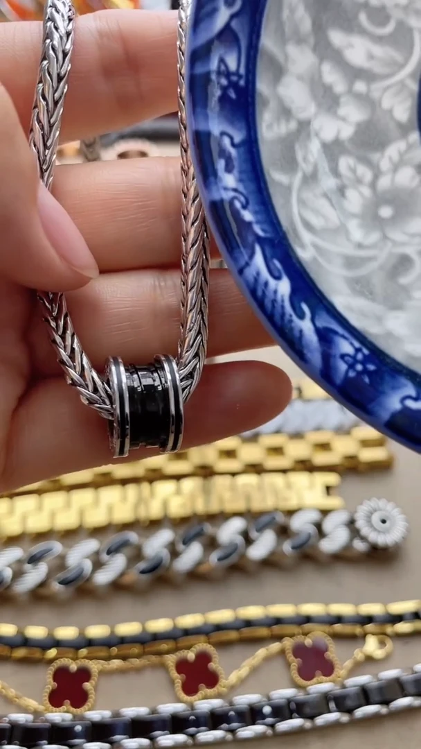 手工腕围17厘米/身高178体重158