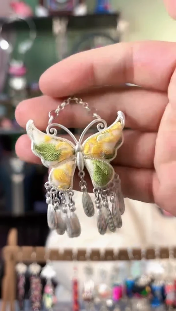 彩云南阁非遗老绣饰品170