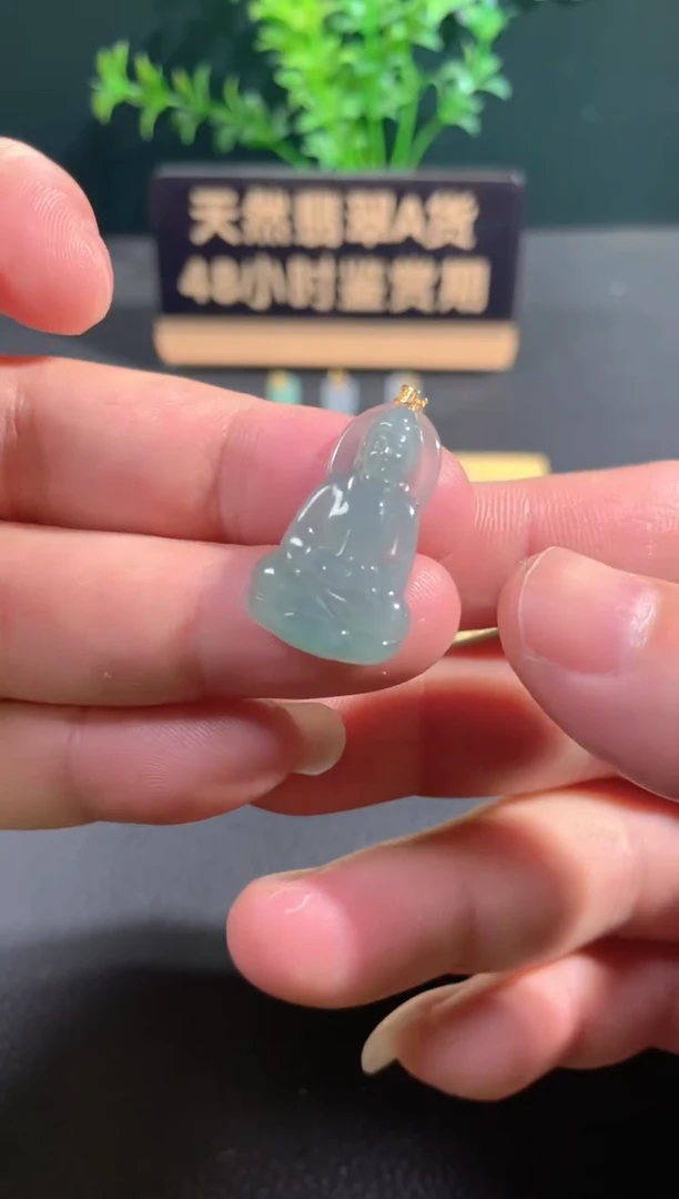 翡翠18K金镶嵌颈饰翡翠