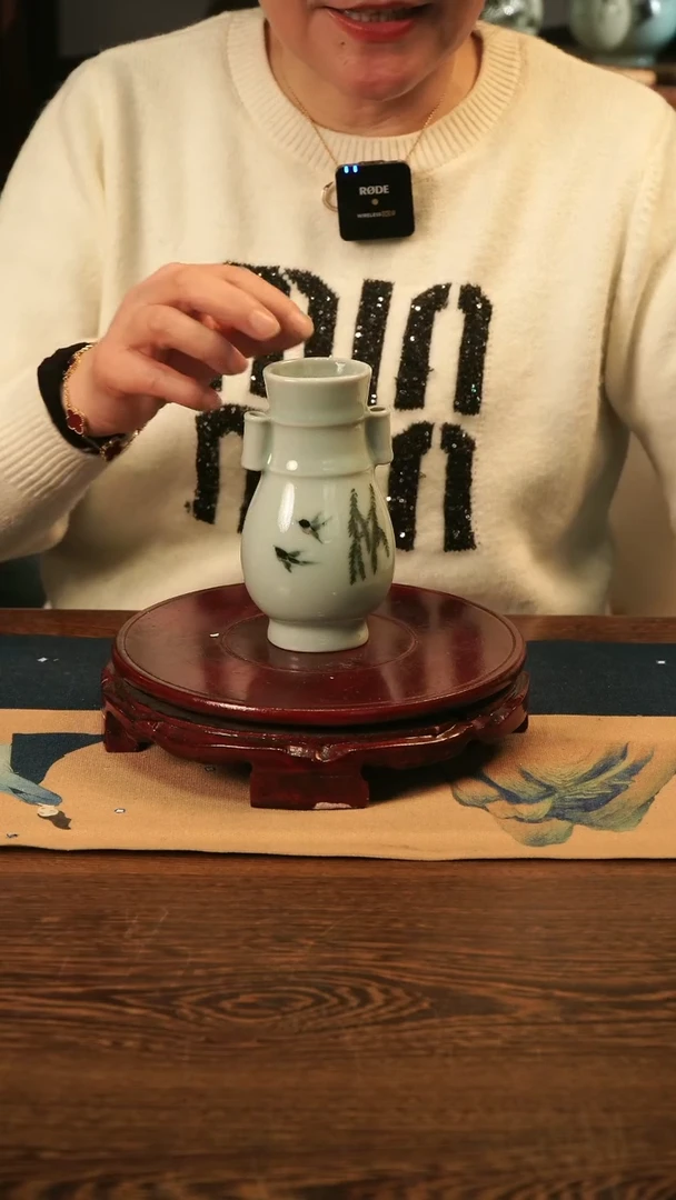 【闪购商品】釉中彩 双耳瓶（燕子 柳树