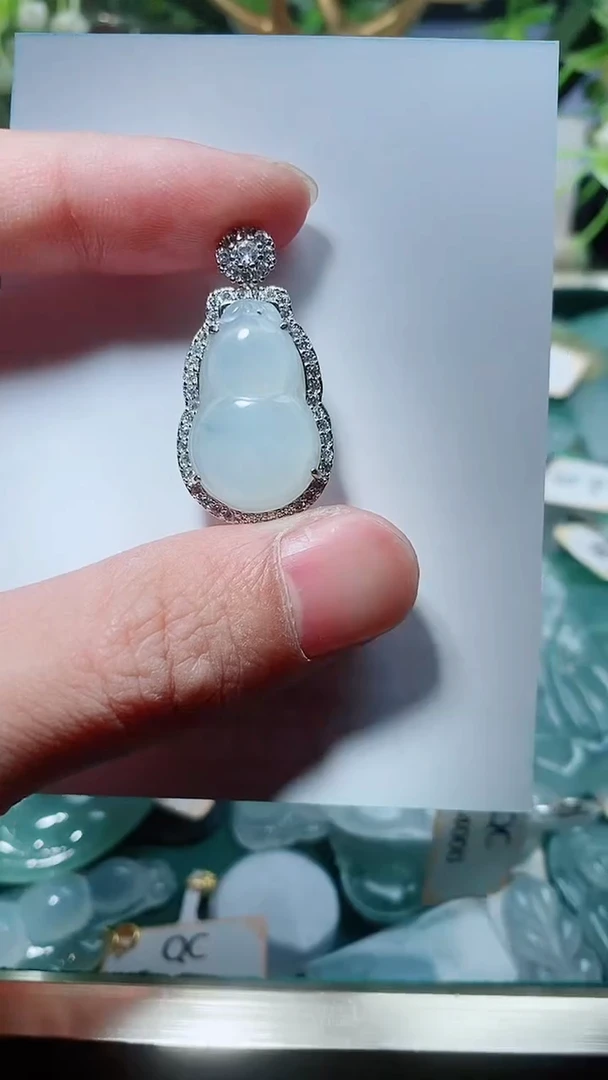 【闪购商品】翡翠颈饰未镶嵌天然A货翡翠一件