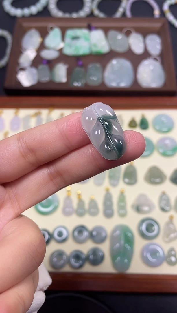 吊坠(不含链)未镶嵌翡翠飘蓝花叶子