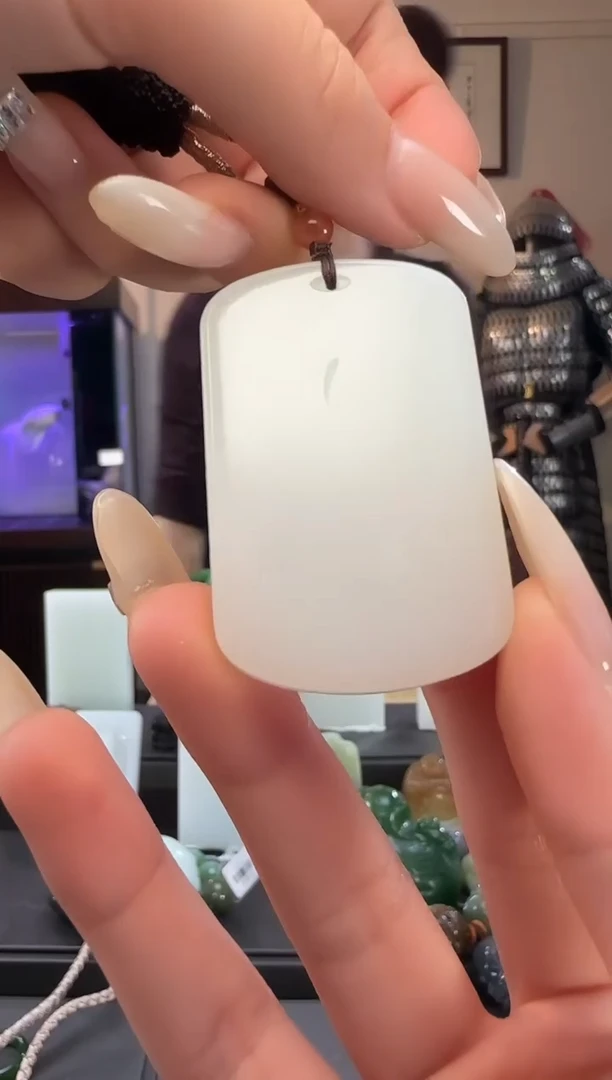 颈饰未镶嵌和田玉白玉君子牌