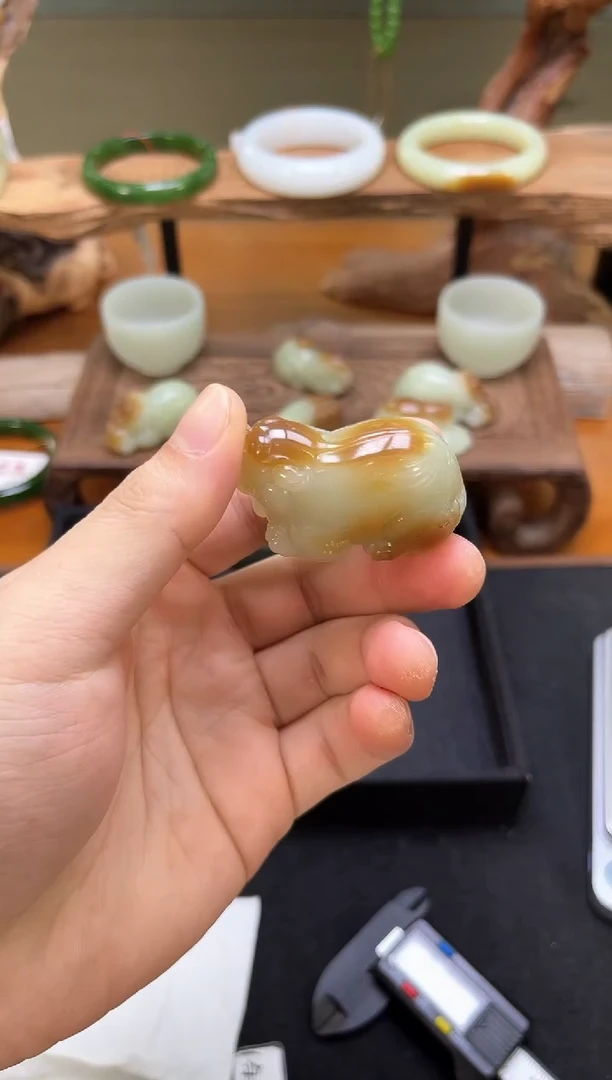 吊坠(不含链)未镶嵌和田玉k*n若羌糖黄 貔貅 73