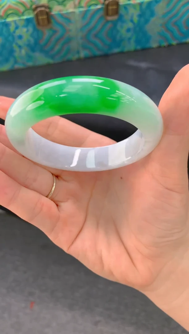 翡翠手镯未镶嵌101-翡翠手镯拆单2万总价18万