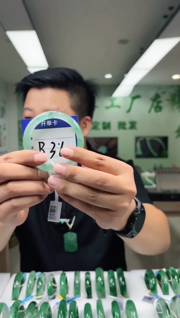 未镶嵌手镯石英质玉57