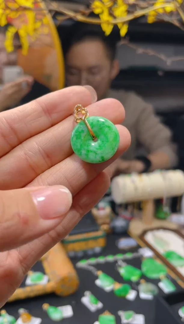 【闪购商品】翡翠颈饰18K金镶嵌假一赔三