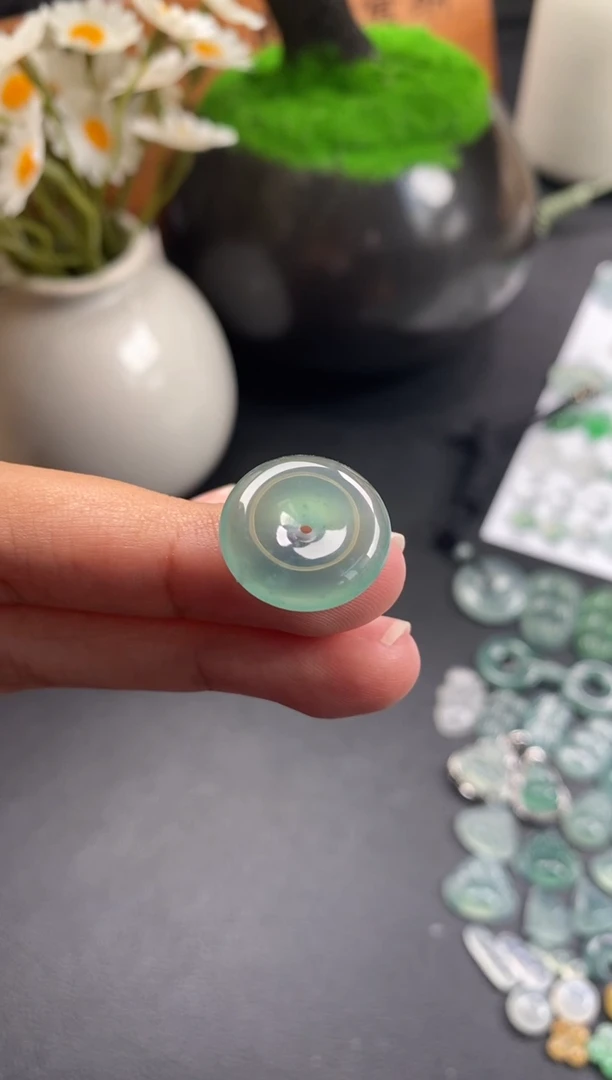 颈饰未镶嵌翡翠冰种平安扣