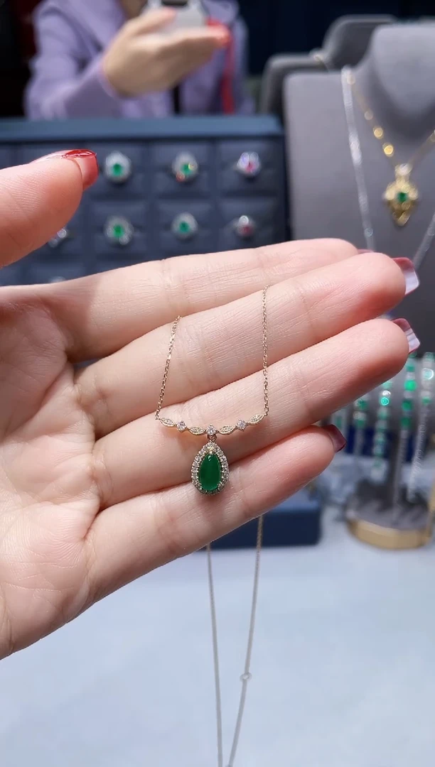 【闪购商品】祖母绿项链18K金镶嵌0.75克拉