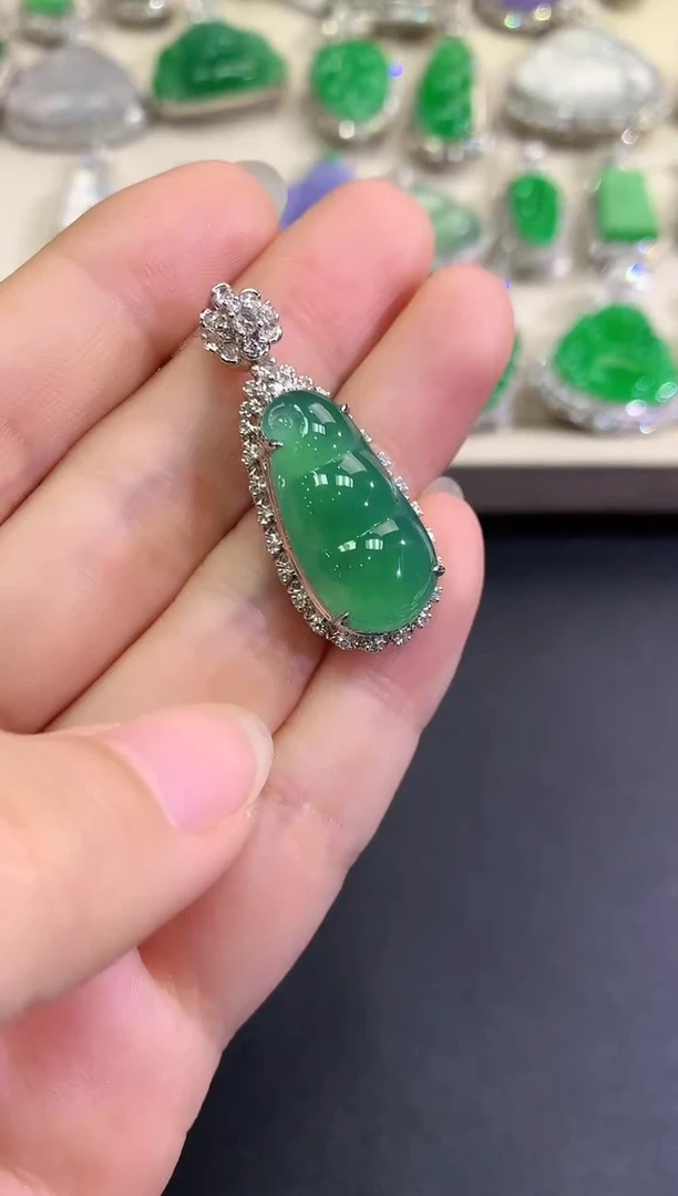 【闪购商品】翡翠颈饰18K金镶嵌C26