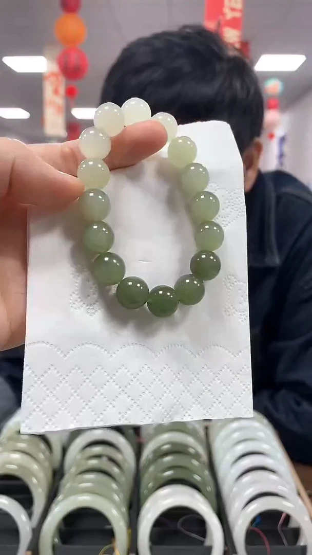 【闪购商品】和田玉手链未镶嵌湖水冻渐变卡12手串一条