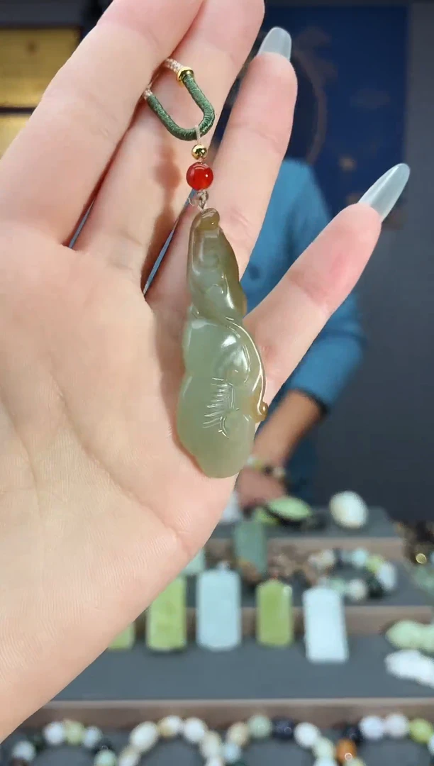 颈饰未镶嵌和田玉1