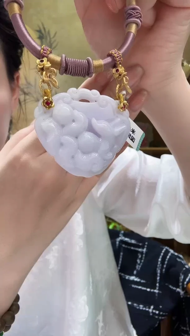 颈饰未镶嵌翡翠吊坠
