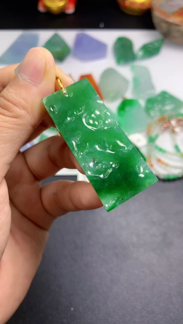 颈饰未镶嵌翡翠