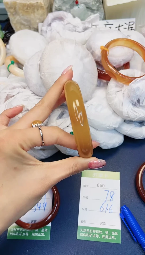 【闪购商品】石英质玉手镯未镶嵌60