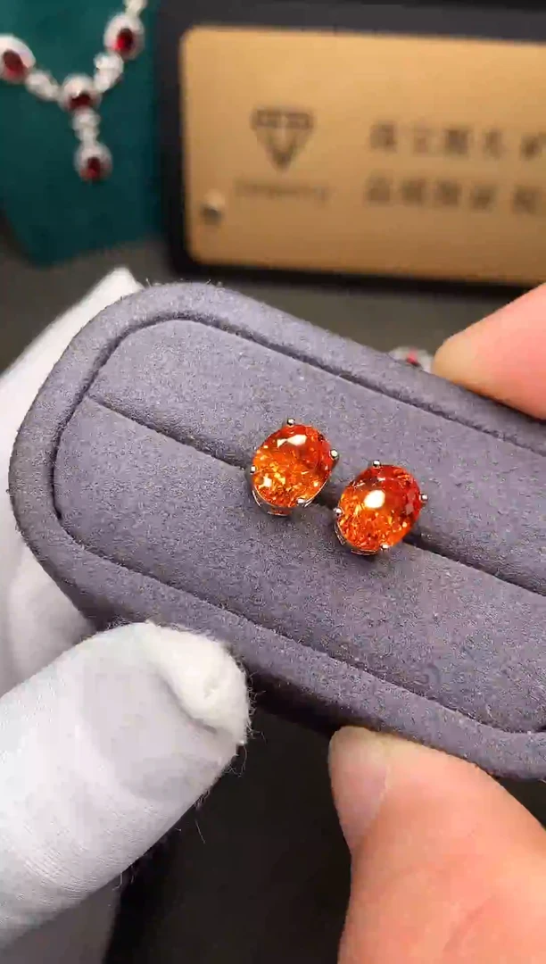 银S925镶嵌耳饰石榴石（芬达石）......