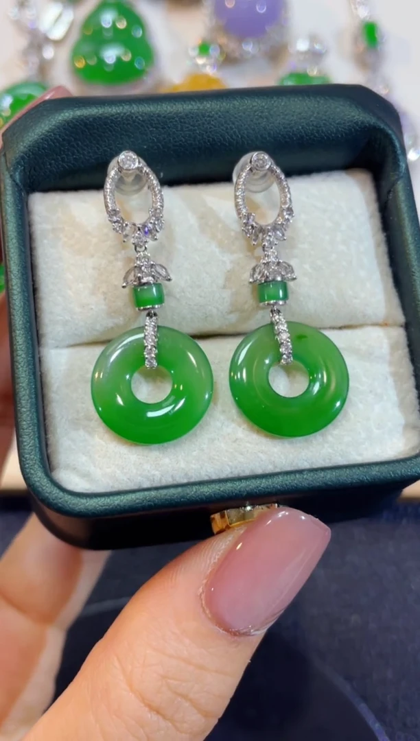 颈饰18K金镶嵌翡翠团购9