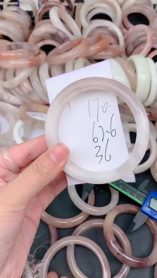 未镶嵌手镯石英质玉170