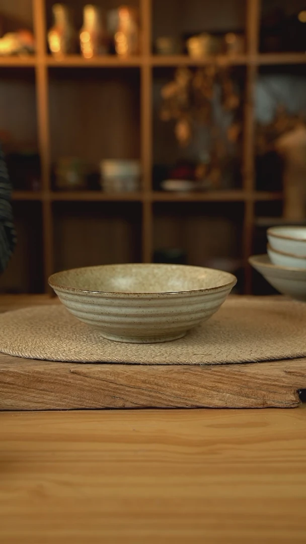 奶奶系列的8英寸螺纹面碗1个