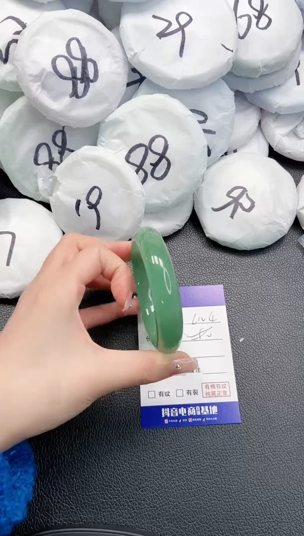 【闪购商品】石英质玉手镯未镶嵌 18L104-56