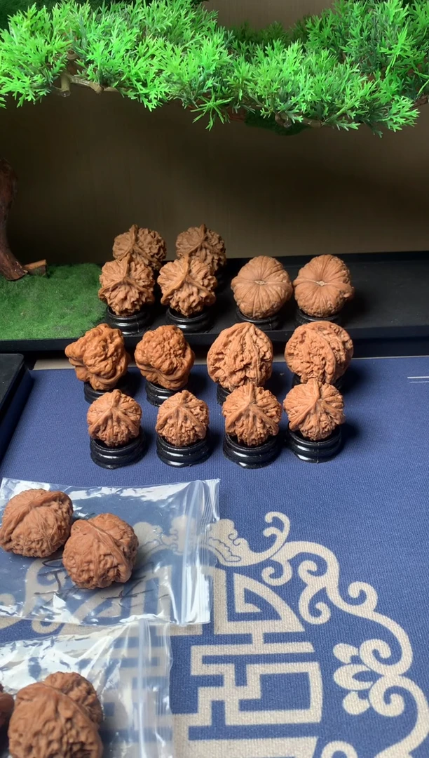 【闪购商品】文玩核桃吊坠40宫灯