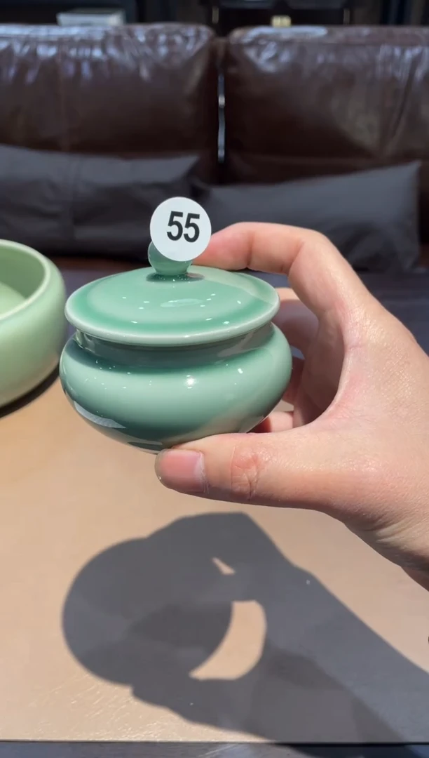 55窑承青瓷小盖罐