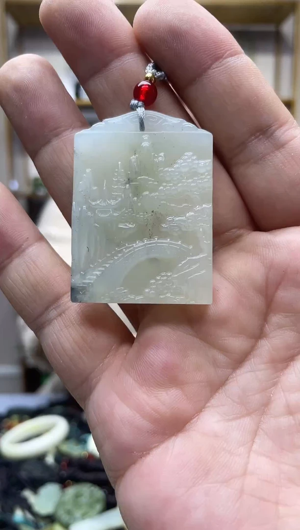 未镶嵌蛇纹石玉吊坠`