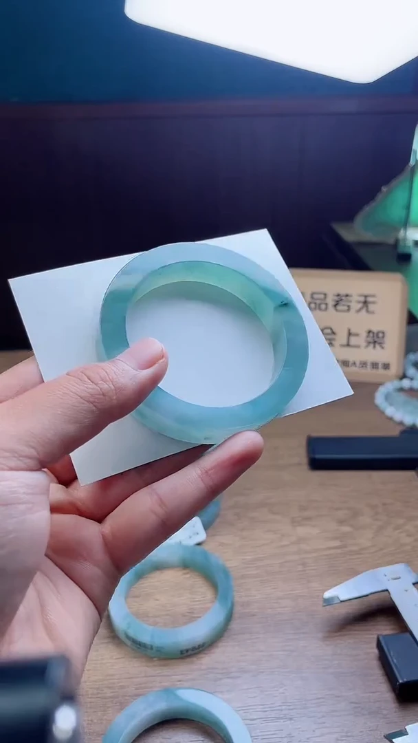 定制翡翠手镯未镶嵌能****涂定制