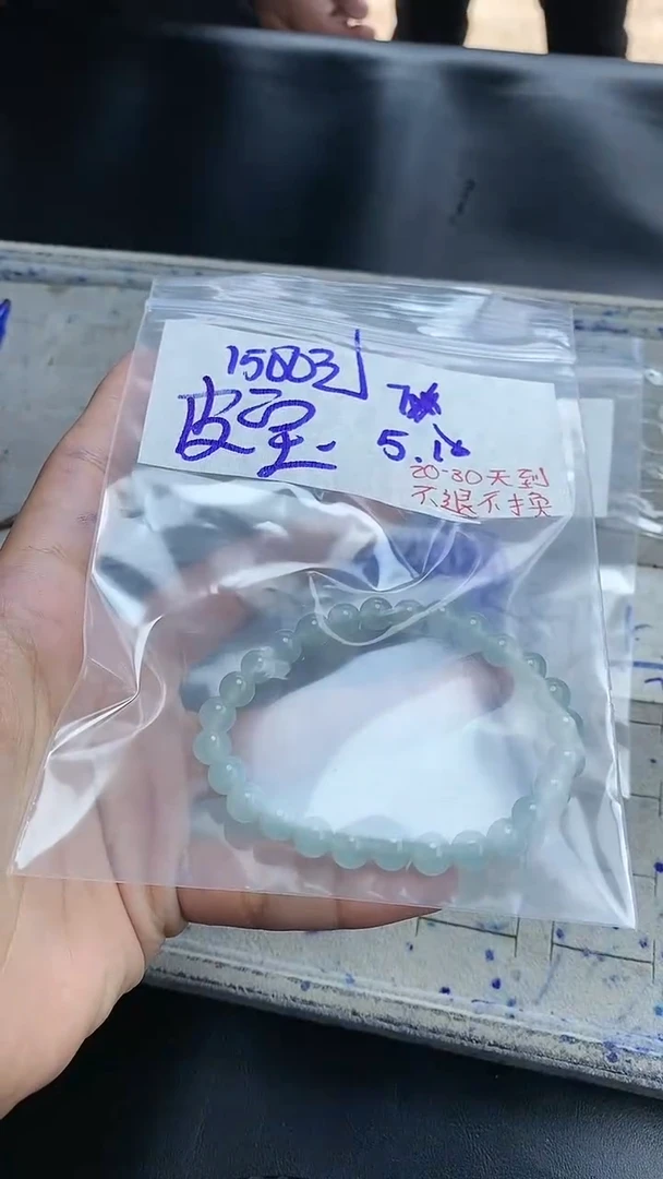 定制翡翠未镶嵌毛货需精细抛光，拍一发一