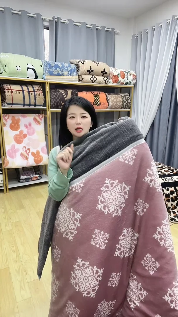 牛奶绒1.8x2粉欧花被子