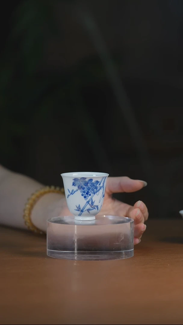 M****寒青花葡萄描银闻香杯