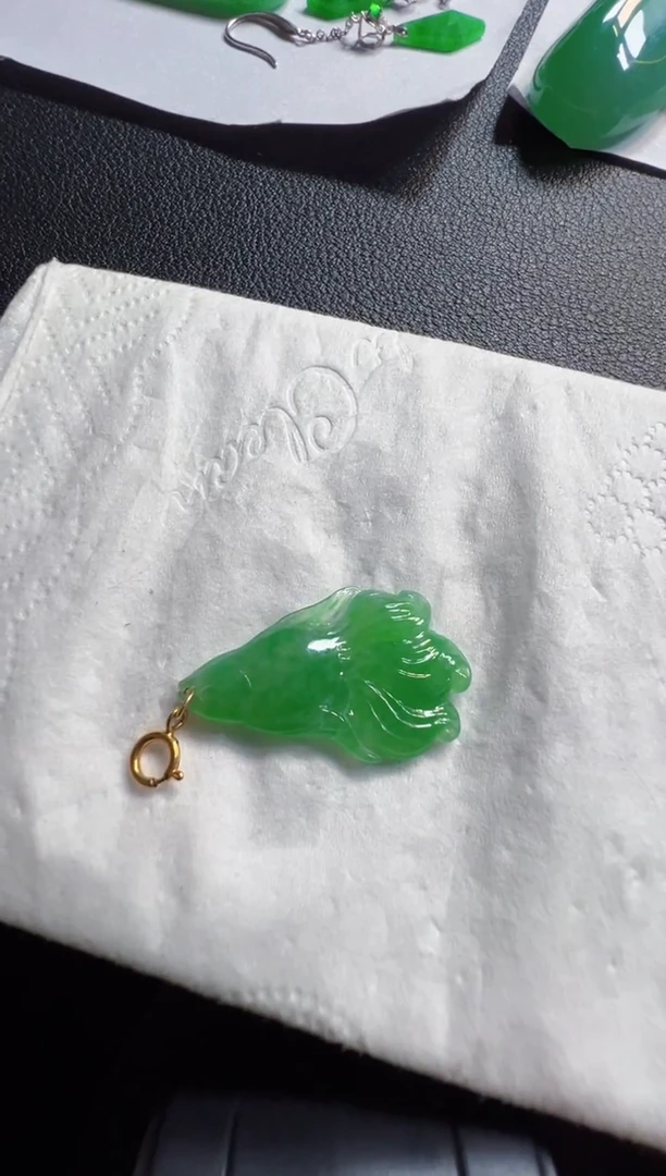 吊坠(不含链)18K金镶嵌翡翠680