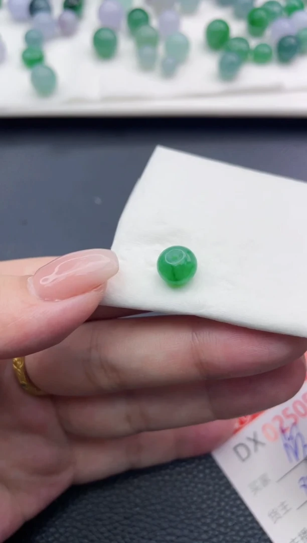 定制翡翠未镶嵌俊*?珠子