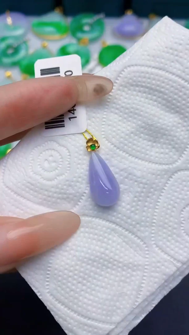 颈饰18K金镶嵌翡翠缅甸天然翡翠A货