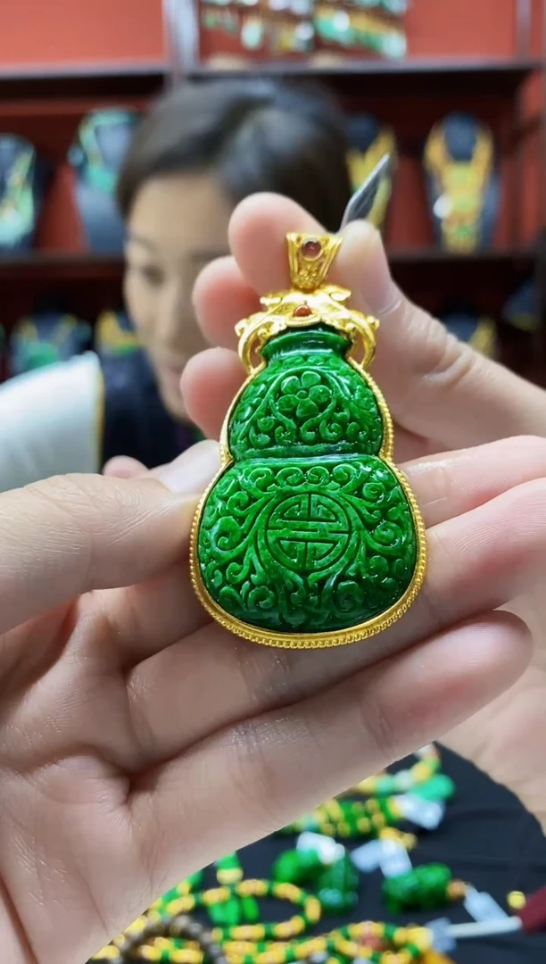 颈饰未镶嵌翡翠吊坠