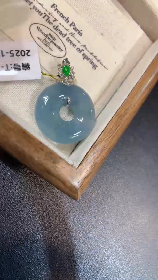 颈饰18K金镶嵌翡翠甜甜圈