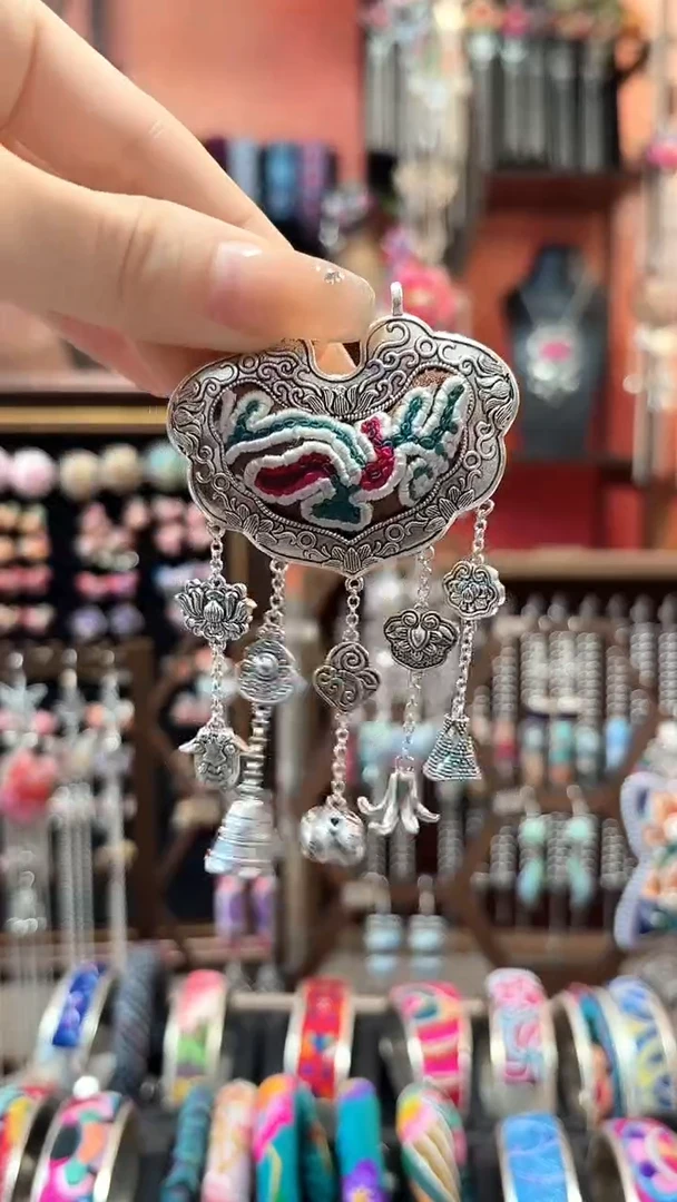 织绣云织谣民族风精美饰品   161+链子