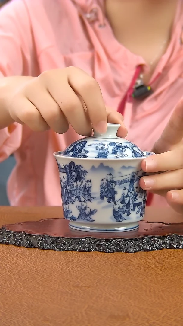 景德镇手工青花百子图盖碗