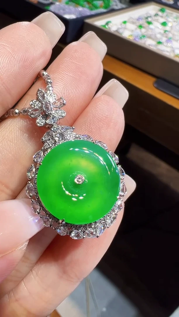 吊坠(不含链)18K金镶嵌翡翠平安扣