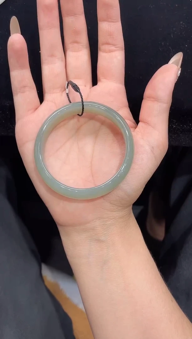 和田玉手镯未镶嵌新疆且末料青白玉53圈口上等和田玉手镯女