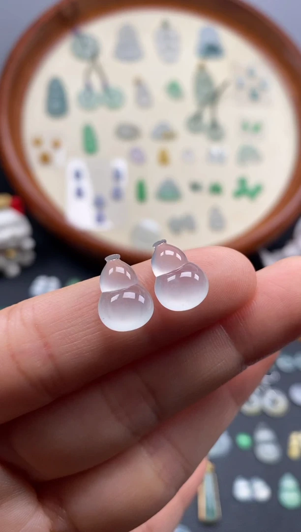 颈饰未镶嵌翡翠冰葫芦1对/芬