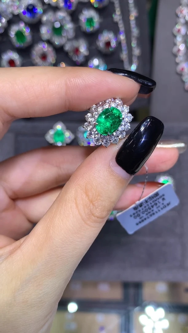 18K金镶嵌戒指祖母绿1.5CT