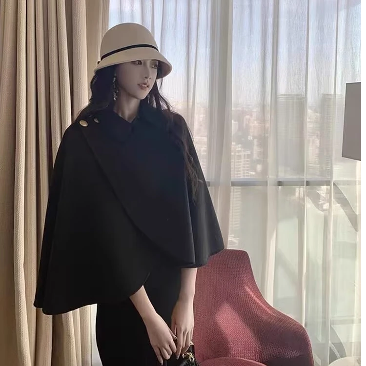 黑色显瘦高级感毛斗篷毛呢大衣女