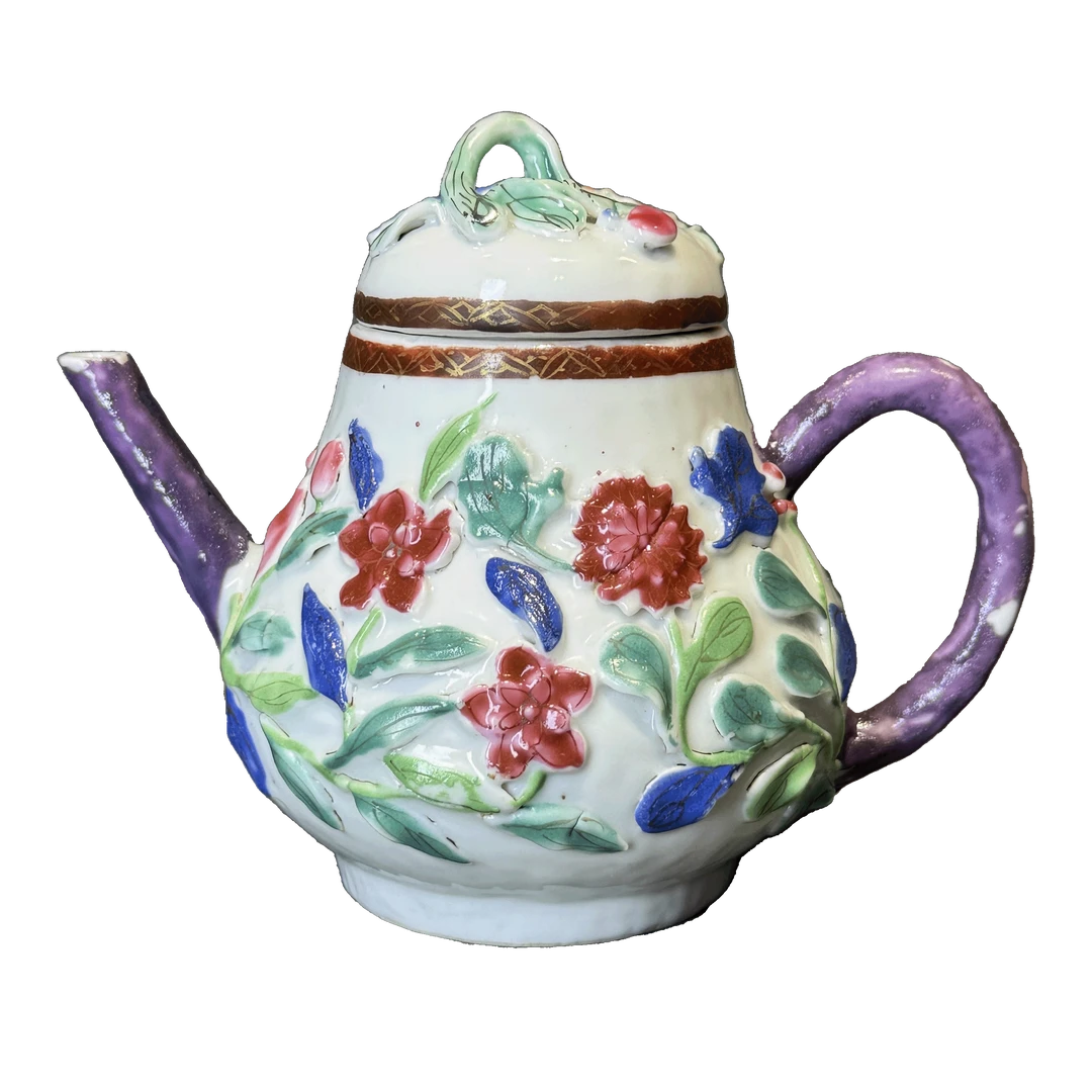 25260375t粉彩堆塑花卉纹执壶